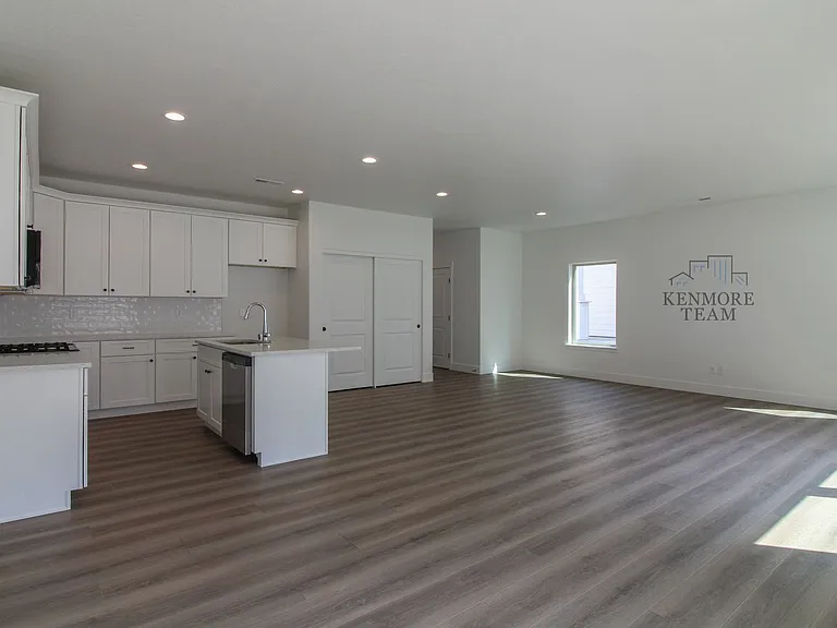 1030 S Underwood Pl #120 — Photo 4