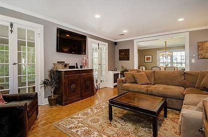 3rd image of 169 Mount Pleasant Ave
