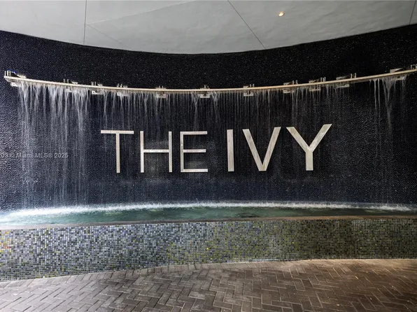 90 SW 3rd St APT 3705, Miami, FL 33130