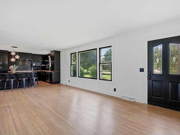 3rd image of 2512 Meadowood Dr