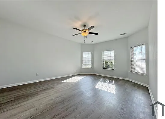4 bed, 2207 sqft, $2,745 — Photo 2