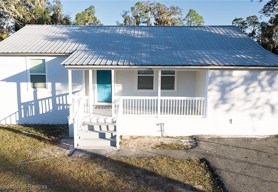 1st image of 1300 Lakeview Dr