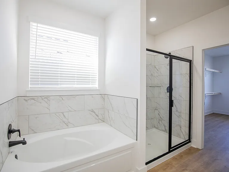 136 S Broyles Ave — Photo 15