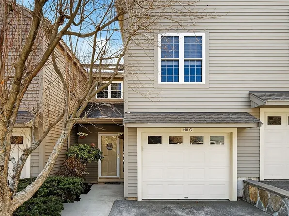 110 Ridgefield Cir #C, Clinton, MA 01510