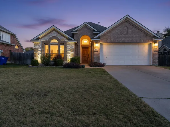 704 Dickerson Ln, Mansfield, TX 76063