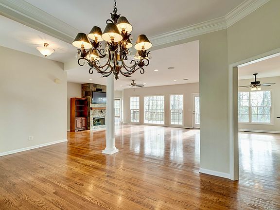 3rd image of 182 Spy Glass Way
