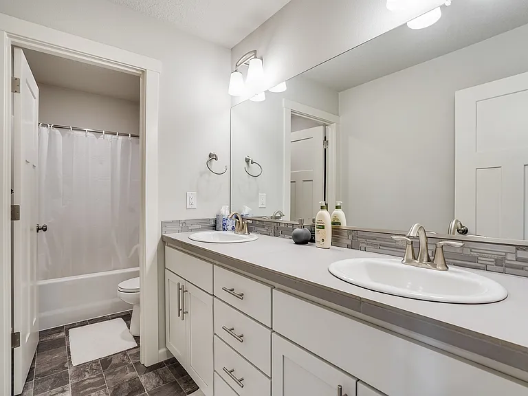 Upstairs Hallway bath