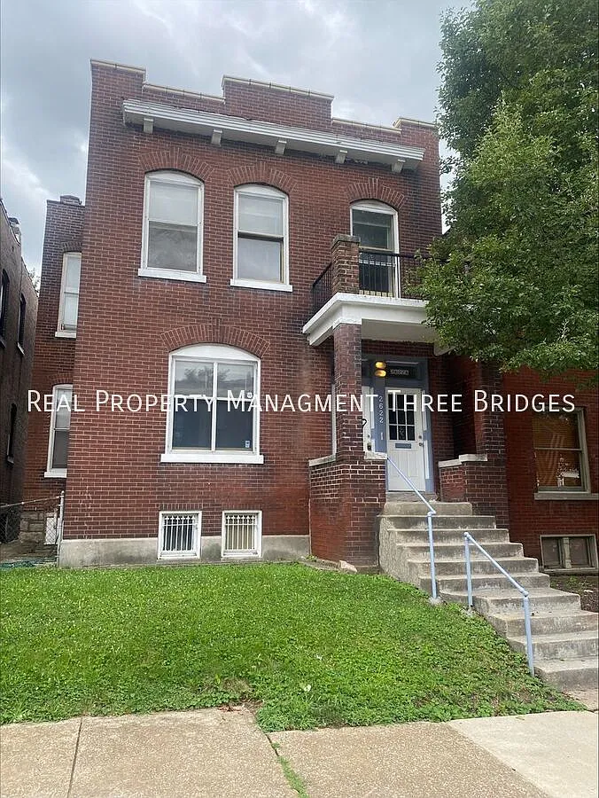 Tower Grove South 2br/1ba - First Floor Flat — Photo 1