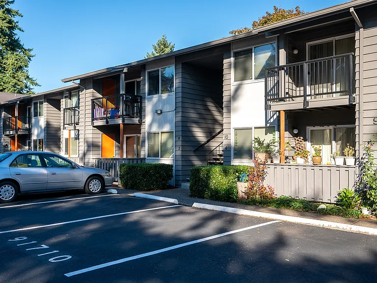 Crown East Apartments — Photo 15