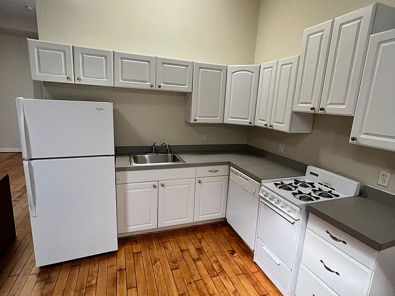 813 W Broad St #C — Photo 17