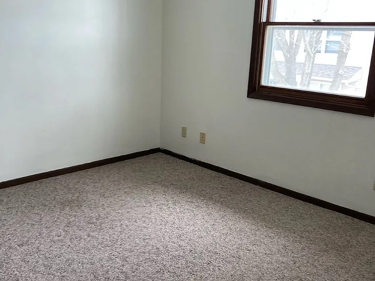 450 N. Dubuque Street — Photo 7