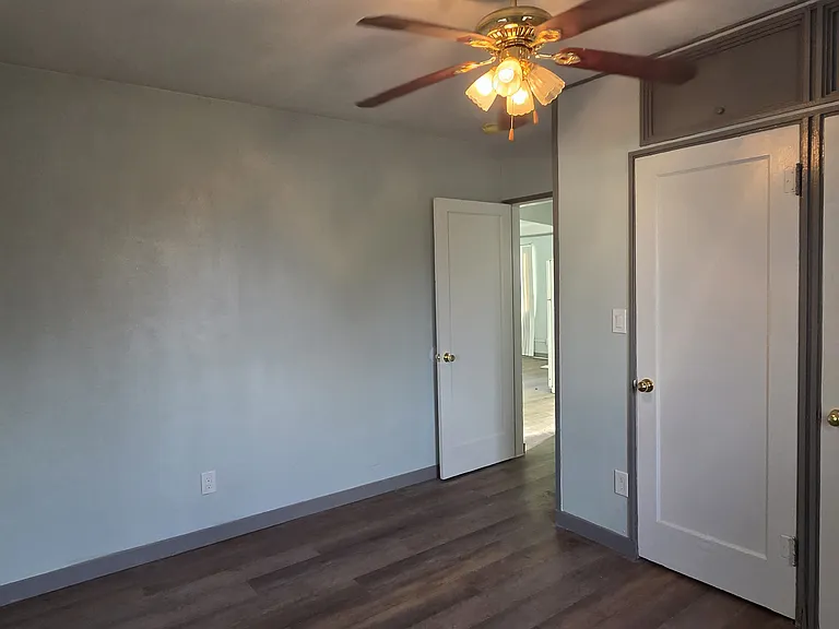 258 W Bonita St — Photo 12