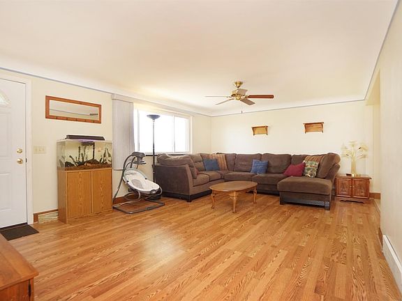 3rd image of 9661 Farmcrest Dr
