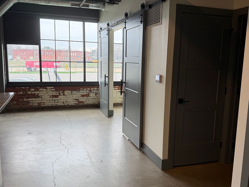 1st image of 150 Jefferson St #12