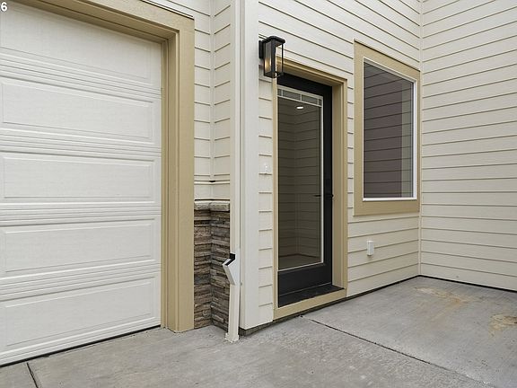 4th image of 11815 SE Boise St