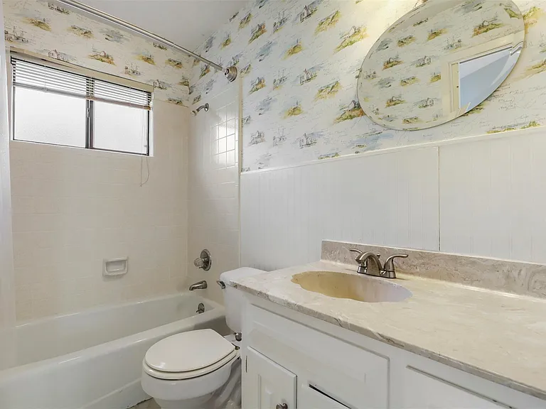 208 Crescent Blf — Photo 24