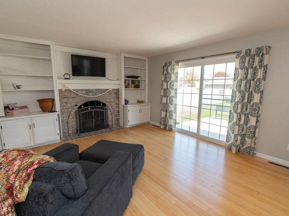 3110 E Lake Dr N, Elkhart, IN 46514