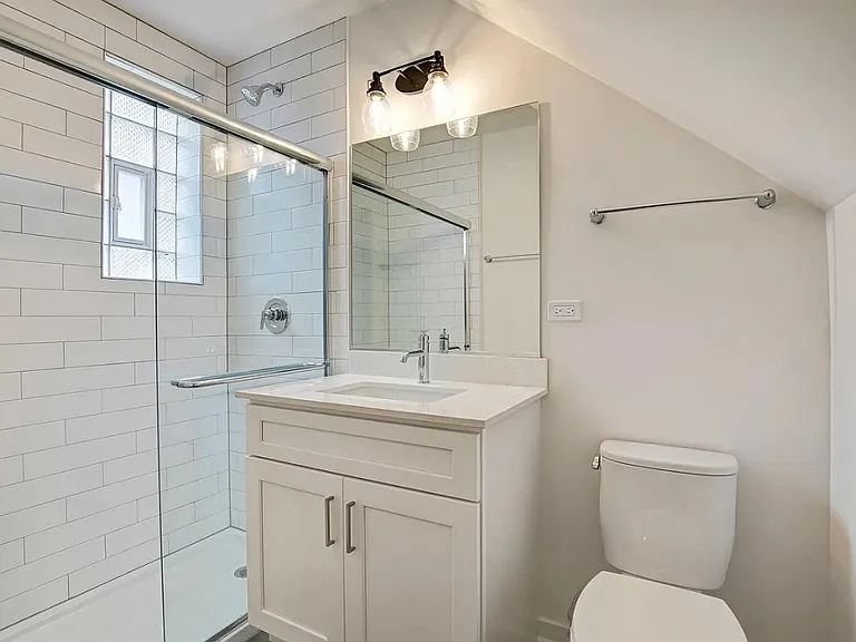 1244 N Bosworth Ave #1B — Photo 2
