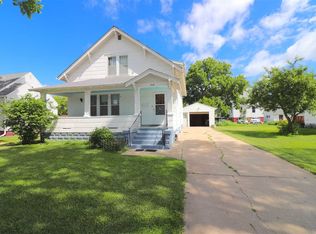 208 W 10th St, Schuyler, NE 68661
