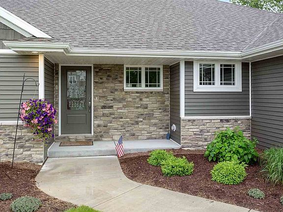 Welcoming front porch area.