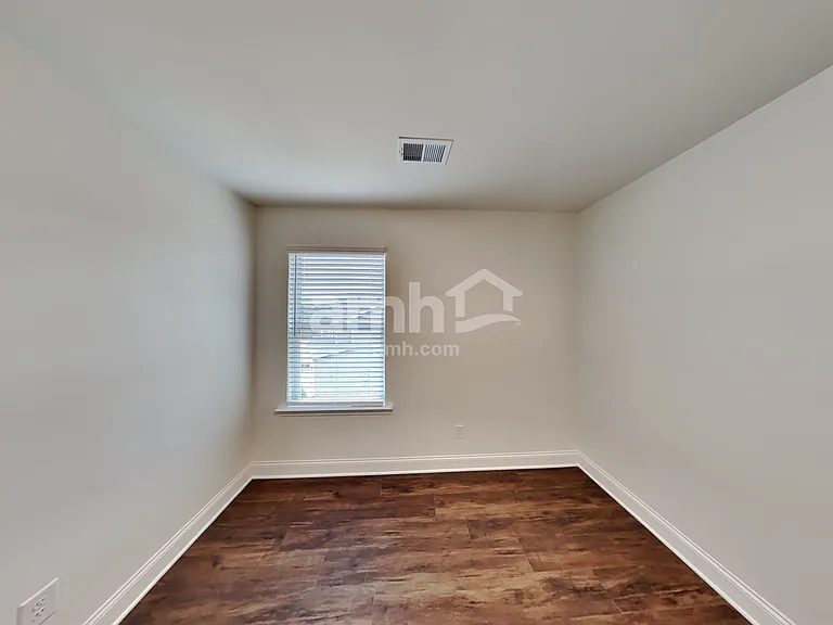 290 Willow Ln — Photo 15