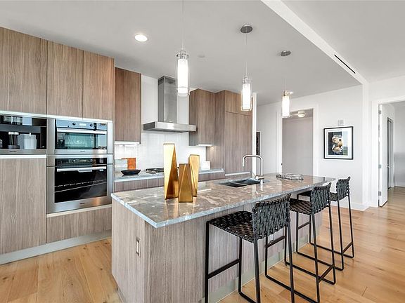 4th image of 3130 N Harwood St APT 2101