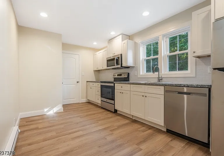 13 Maple St — Photo 13