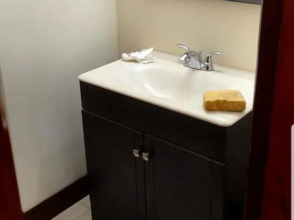 4th image of 15 Ekman St #2