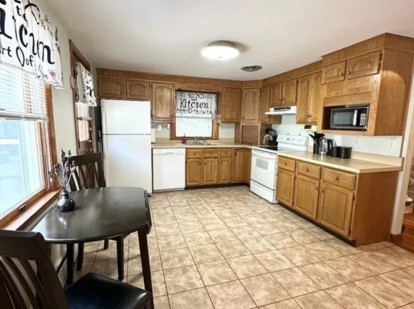 15 Cannon Rock Rd, Lynn, MA 01904