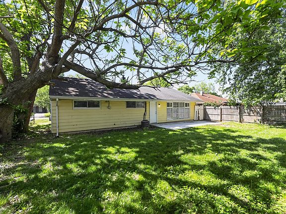 5th image of 8796 Balboa Dr