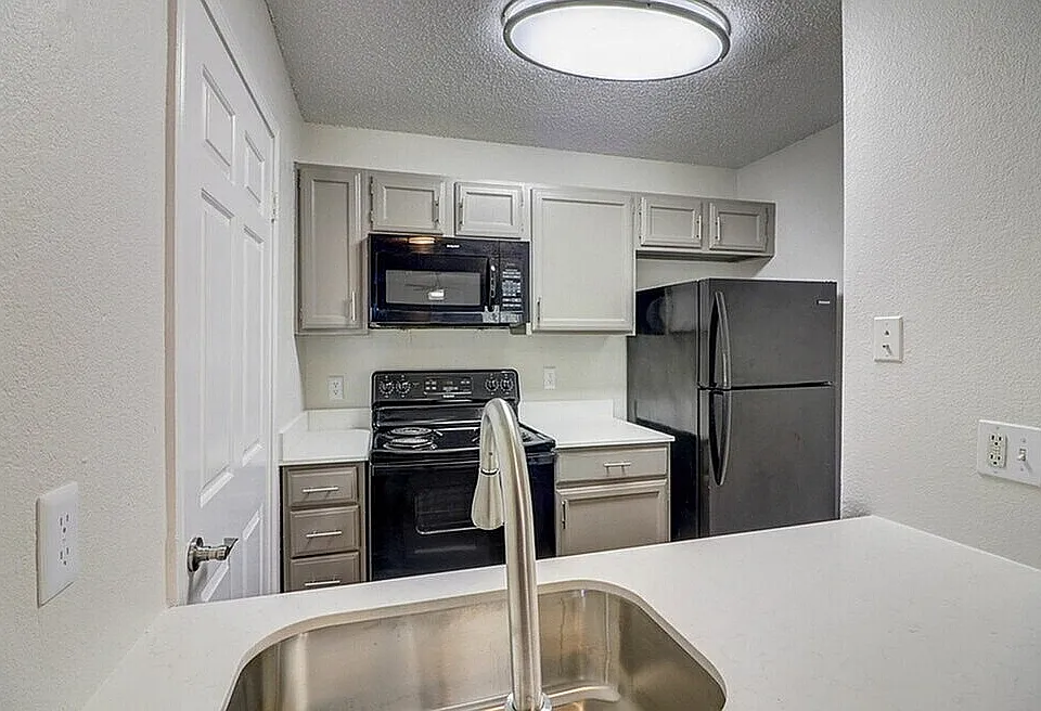 Lakeland Apartments
