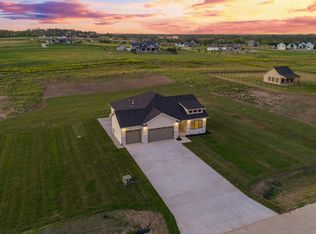 418 Karloff Cir, Yutan, NE 68073