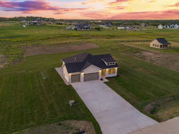 418 Karloff Cir, Yutan, NE 68073
