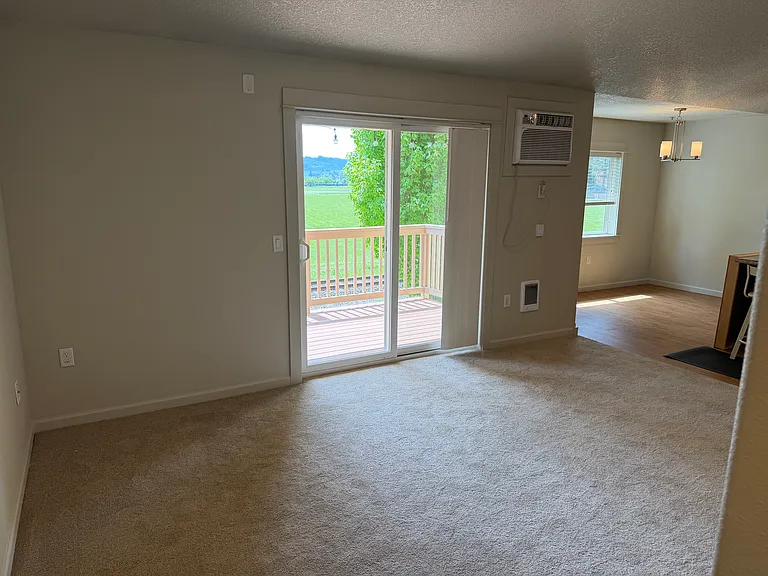Eagle Crest Apartments — Photo 48