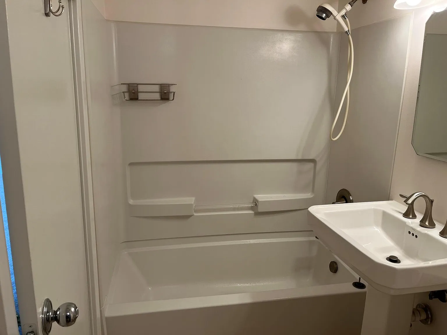 1 bed, 700 sqft, $1,950 — Photo 4