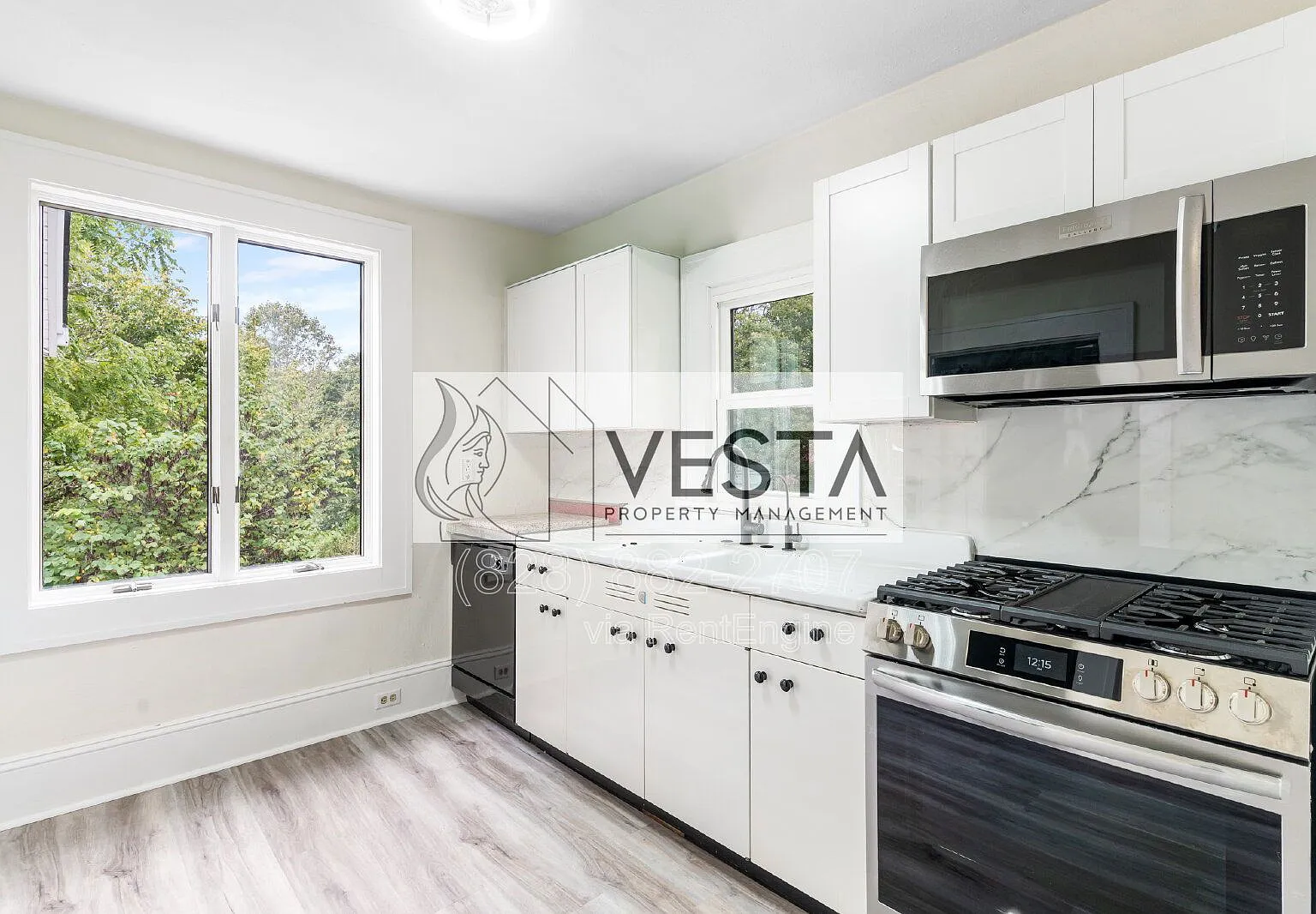 3 bed, 1.0 bath, 1300 sqft, $2,300 — Photo 3