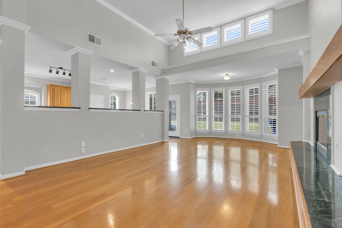 next background image