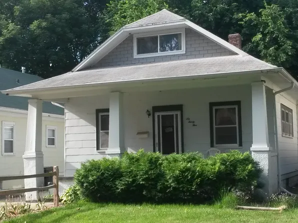 635 W 8th St, Fremont, NE 68025