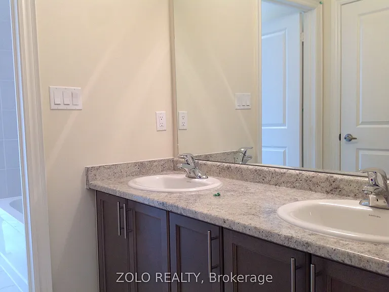 64 Cayton Cres — Photo 8