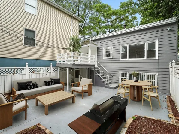 283 Griffith Street image 16 of 29