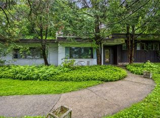 17 Round Hill Rd, Poughkeepsie, NY 12603