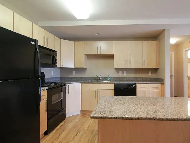 Mandan Place Apartments — Photo 12