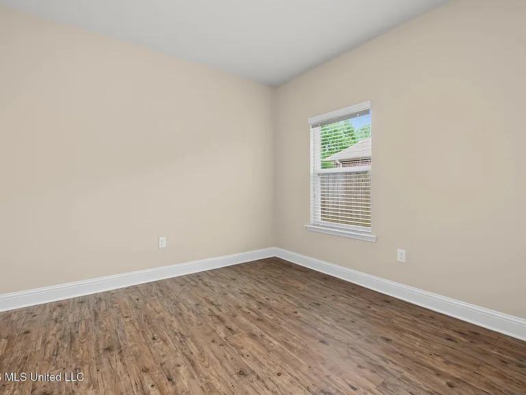 14894 Calcutta Dr — Photo 16
