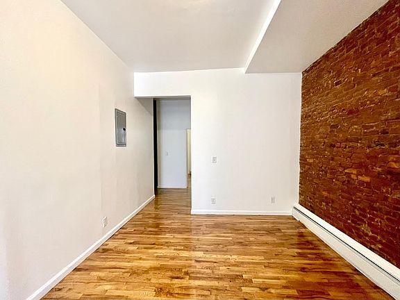 5th image of 863 Jefferson Ave #1