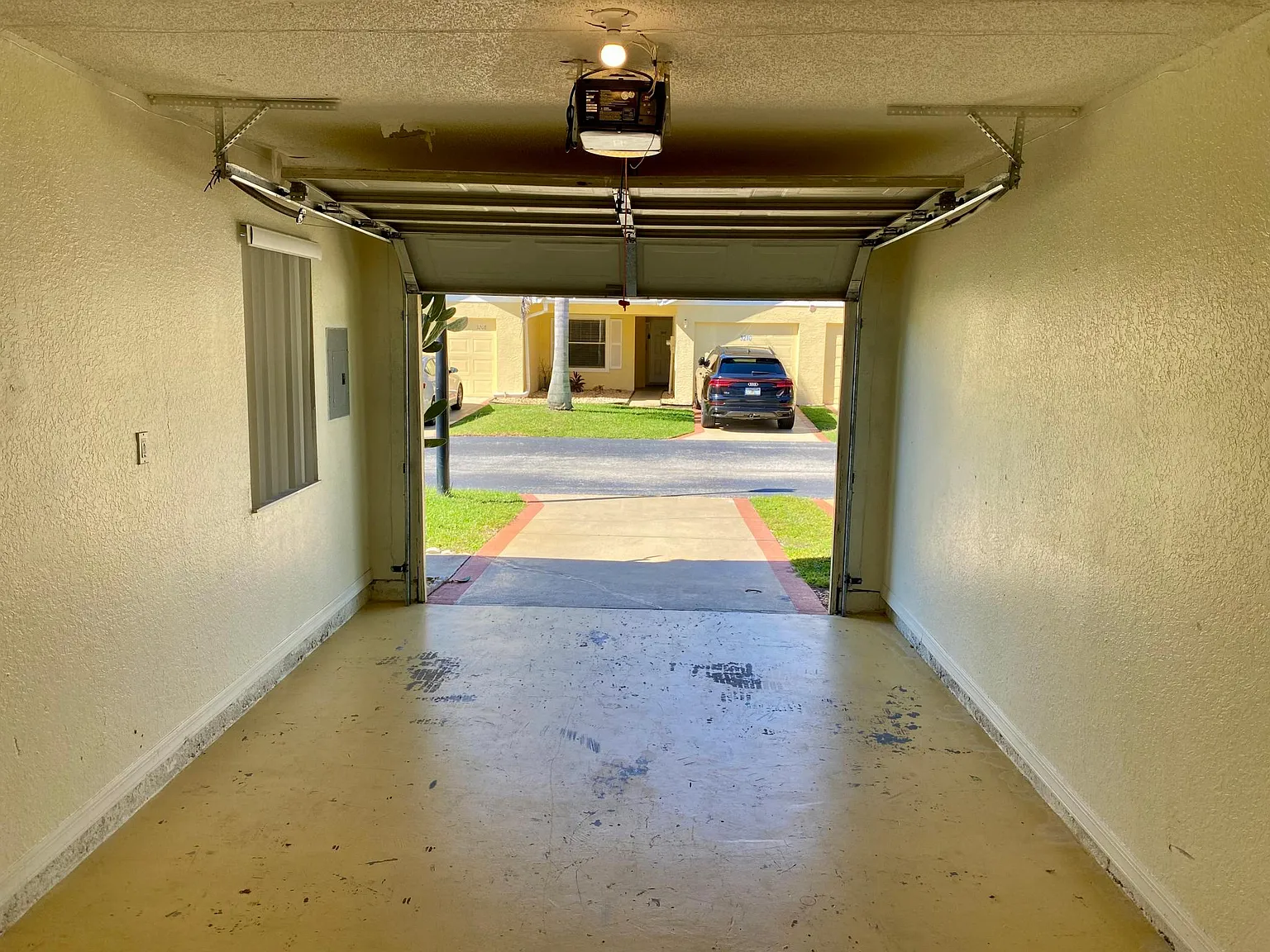 2 bed, 888 sqft, $1,580 — Photo 2