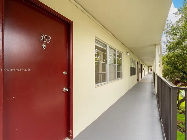 13255 SW 7th Ct APT 303D, Pembroke Pines, FL 33027