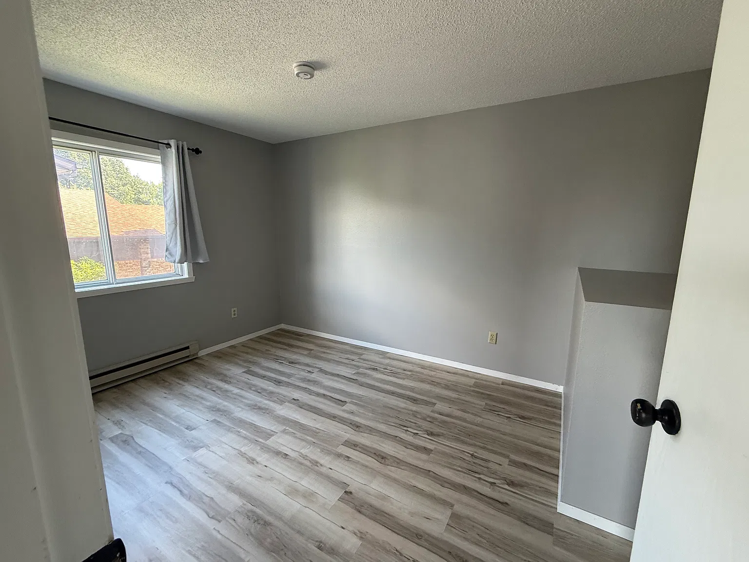 4 bed, 1824 sqft, $2,400 — Photo 2