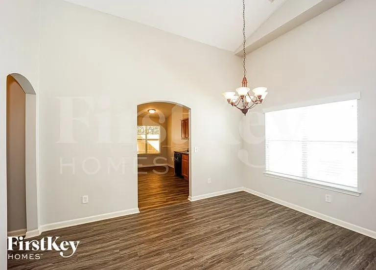 207 Fairgrove Ln — Photo 6
