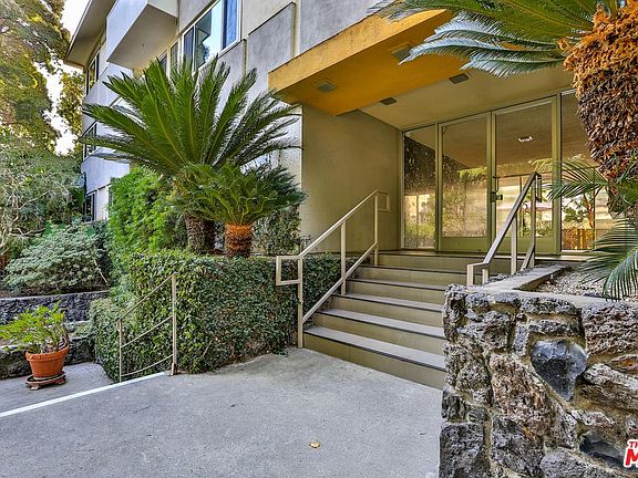 3rd image of 1525 N Hayworth Ave APT 207