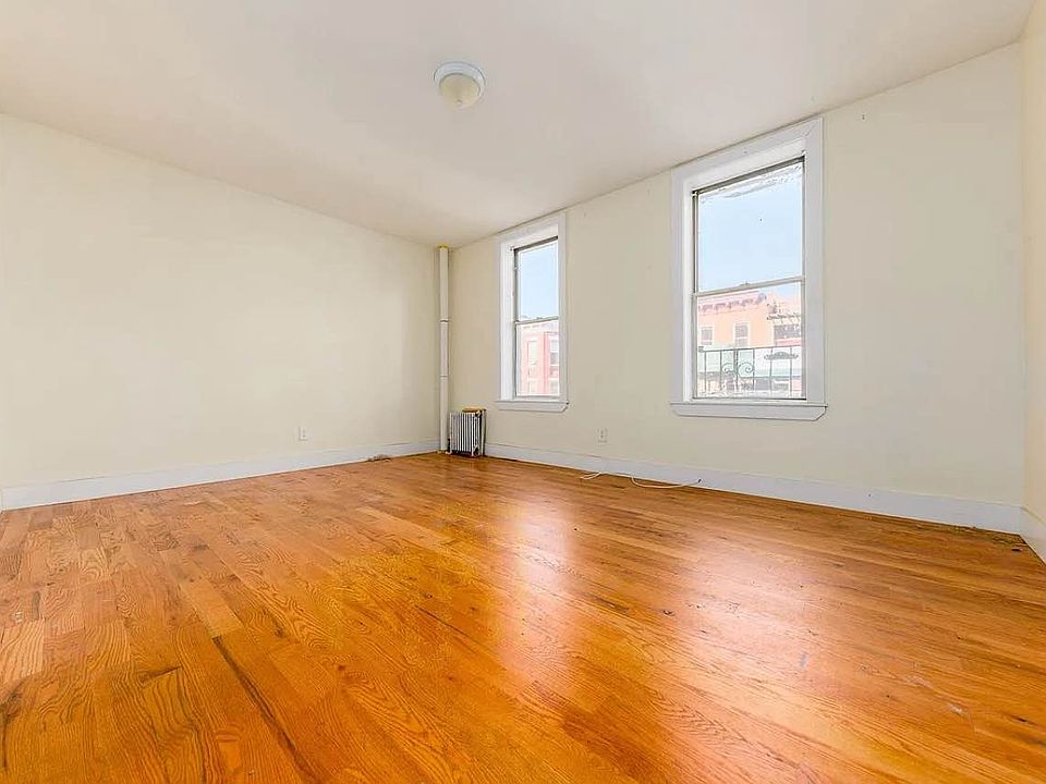 1st image of 668 Hancock St #2A